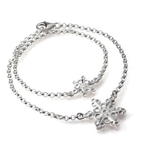 Johanna Rantalainen / Juhana Tampere - Crystal (bracelet)