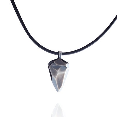 Johanna Rantalainen / Juhana Tampere - Hopeasiipi (riipus nahkapannalla)