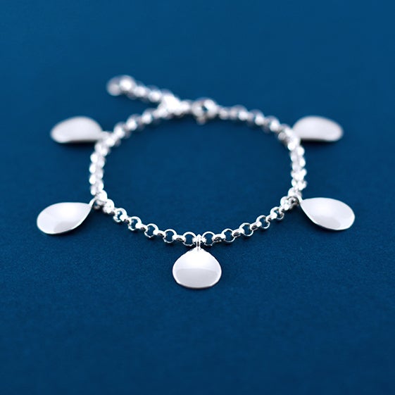 Katja Lettinen / MOODAG - A Drop of Inari (bracelet)