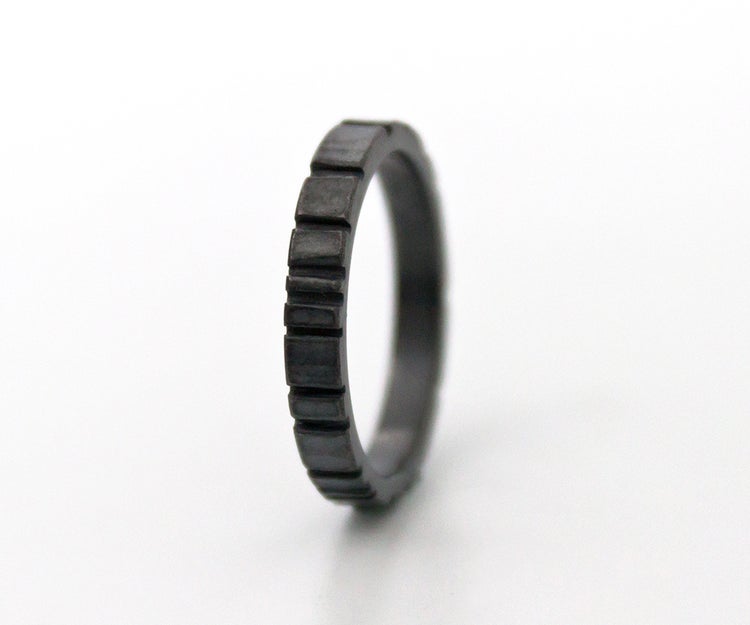 Tommi Salonen / SAVU design - Kelo, Embers (narrow ring)